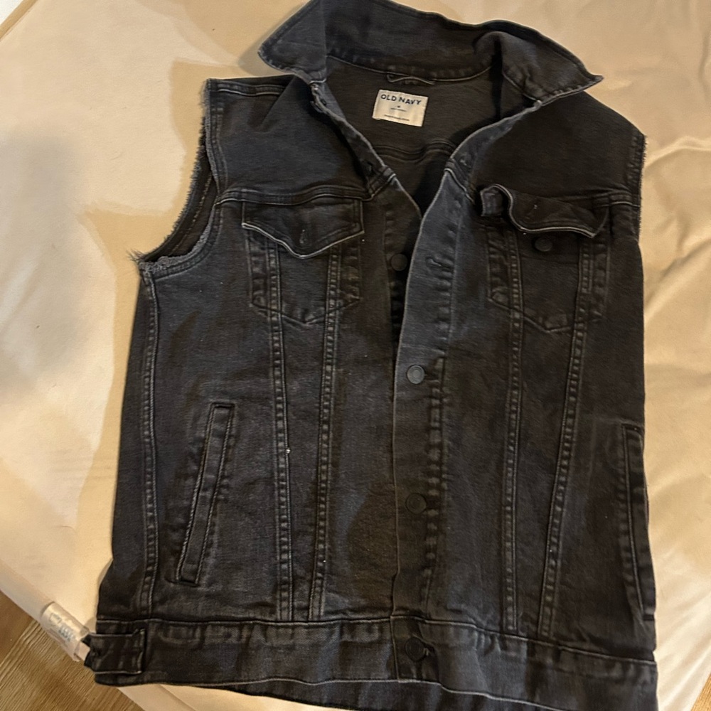 Sleevless Old Navy denim jacket Size M